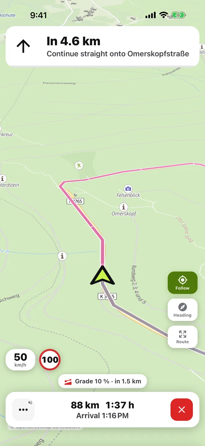 Navigation: Voice guidance, speed limit and gradient ahead.